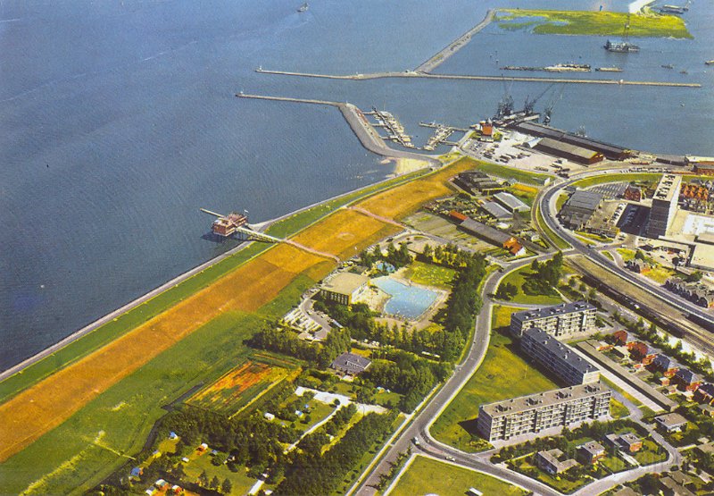 Delfzijl Luchtfoto kleur.jpg